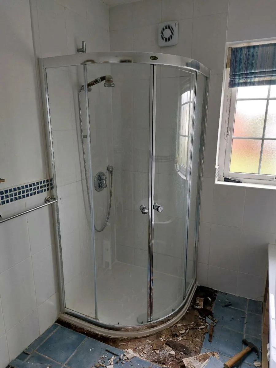 Corner shower unit with tray & shower - Image 1