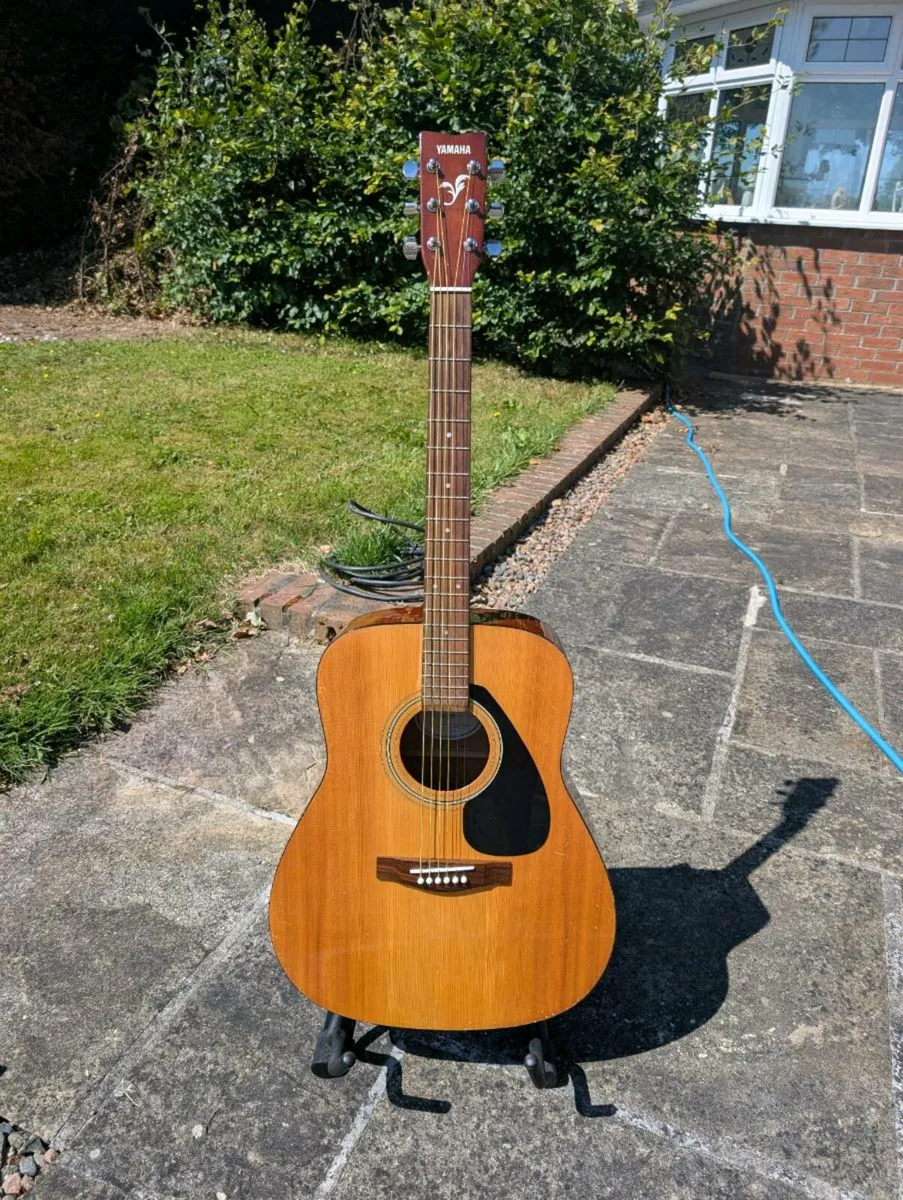 Yamaha F310 Acoustic Guitar