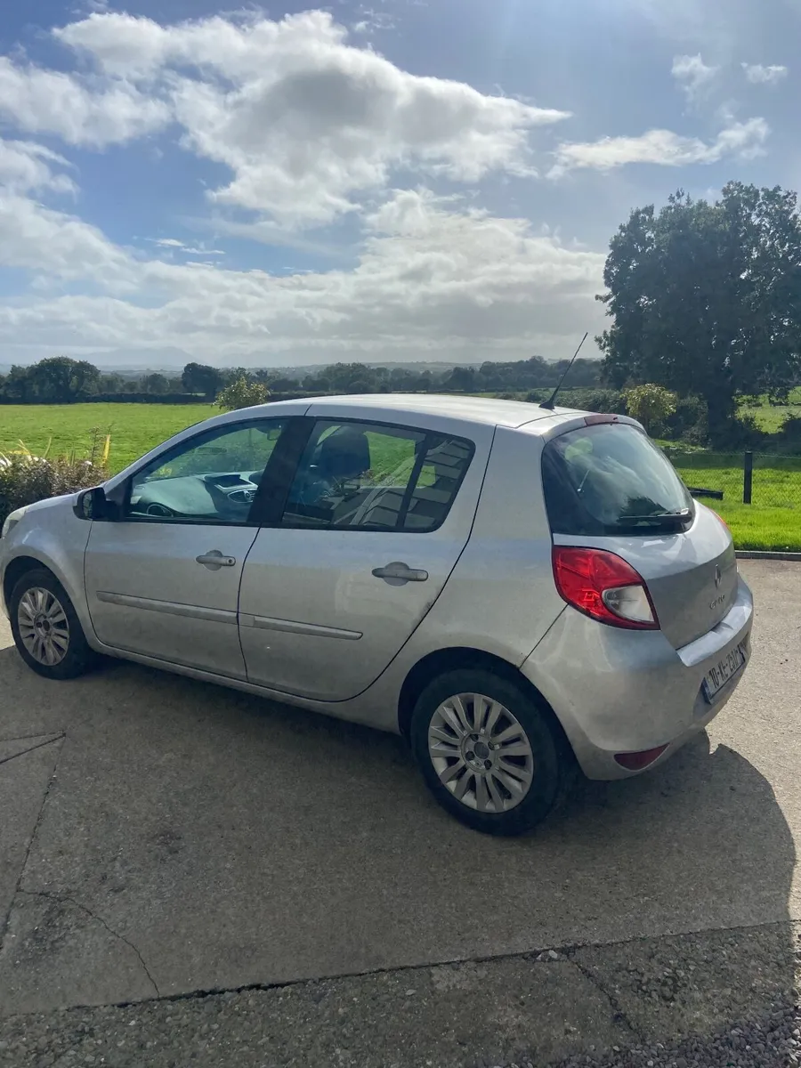 Renault Clio 2010 - Image 2