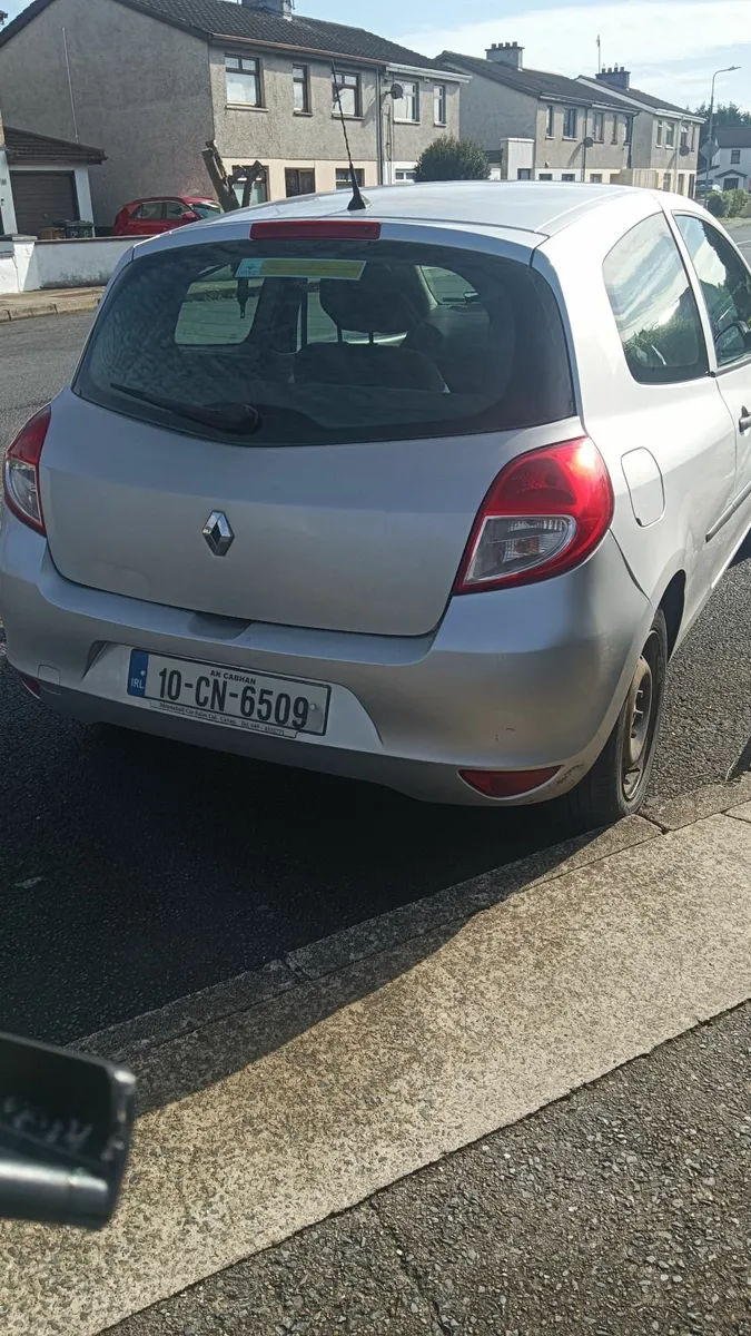 Renault Clio 2010 - Image 1
