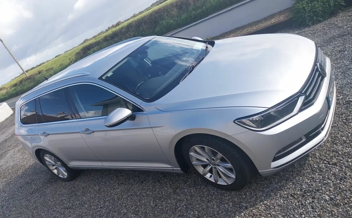 Volkswagen Passat 2017 - Image 1