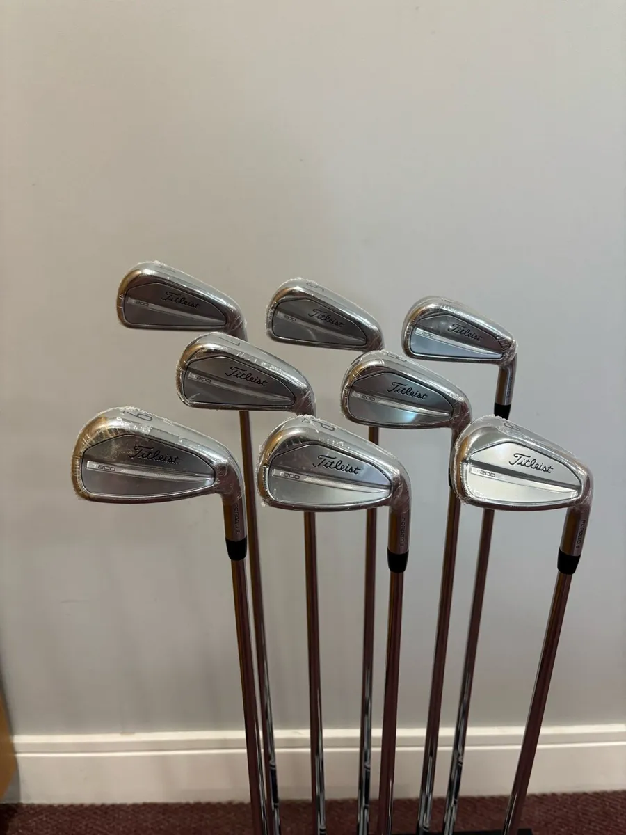 New Titleist T200 irons 4-GW 8 Clubs - Image 1