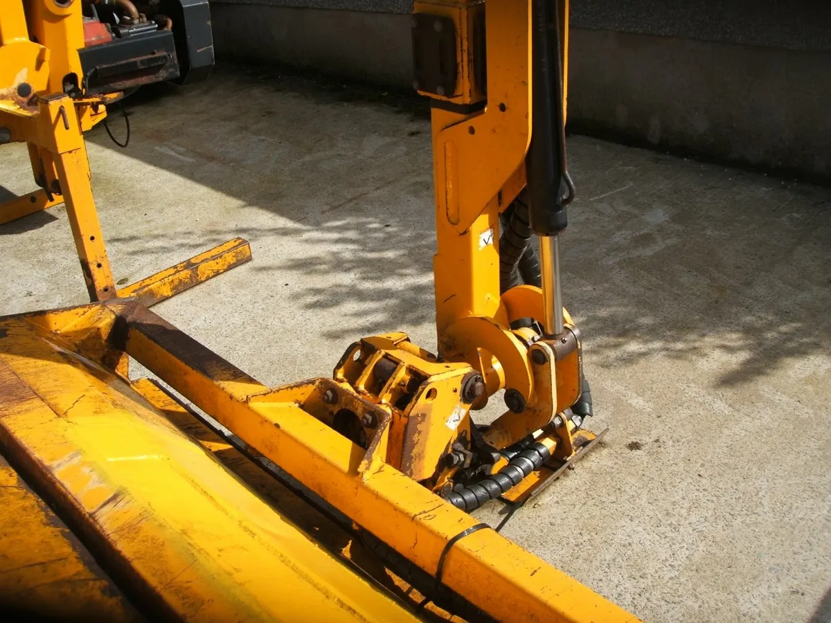 2009 McConnel PA65T - Image 2