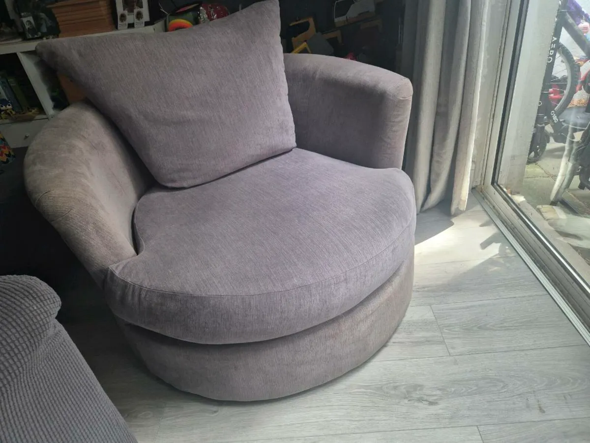 Love seat - Image 2