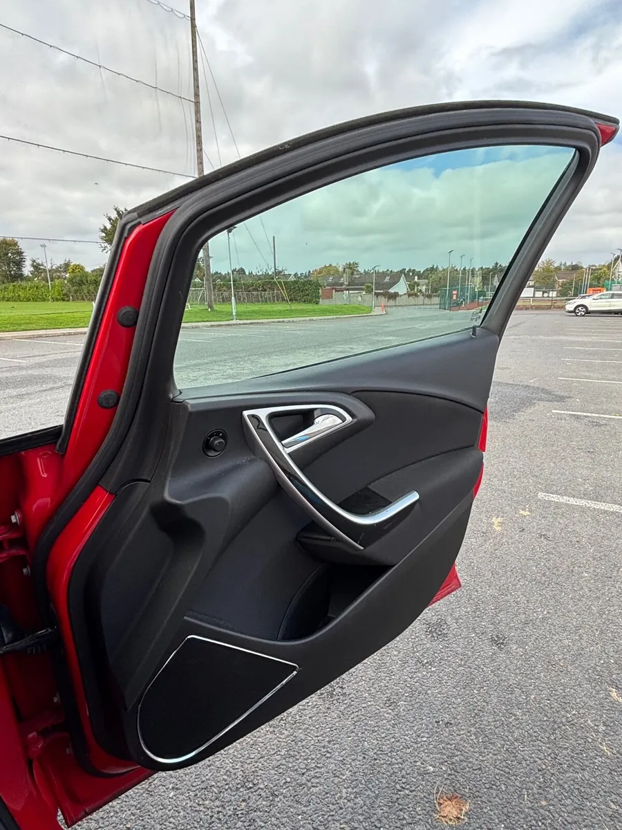 Opel Astra 2011 - Image 4