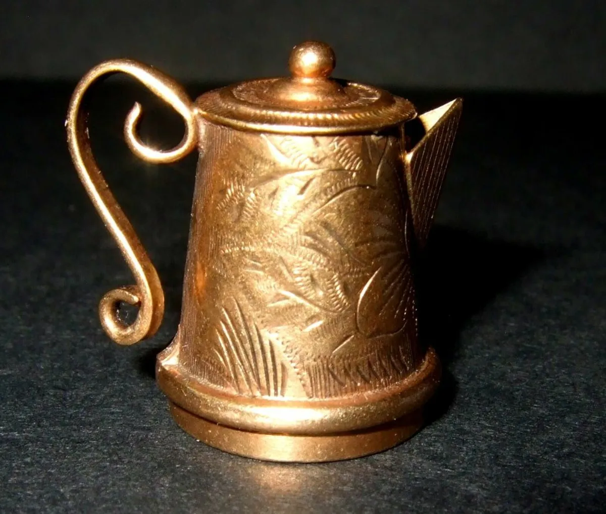 Vintage Large Hallmarked 9ct Coffee Pot Charm - Image 3