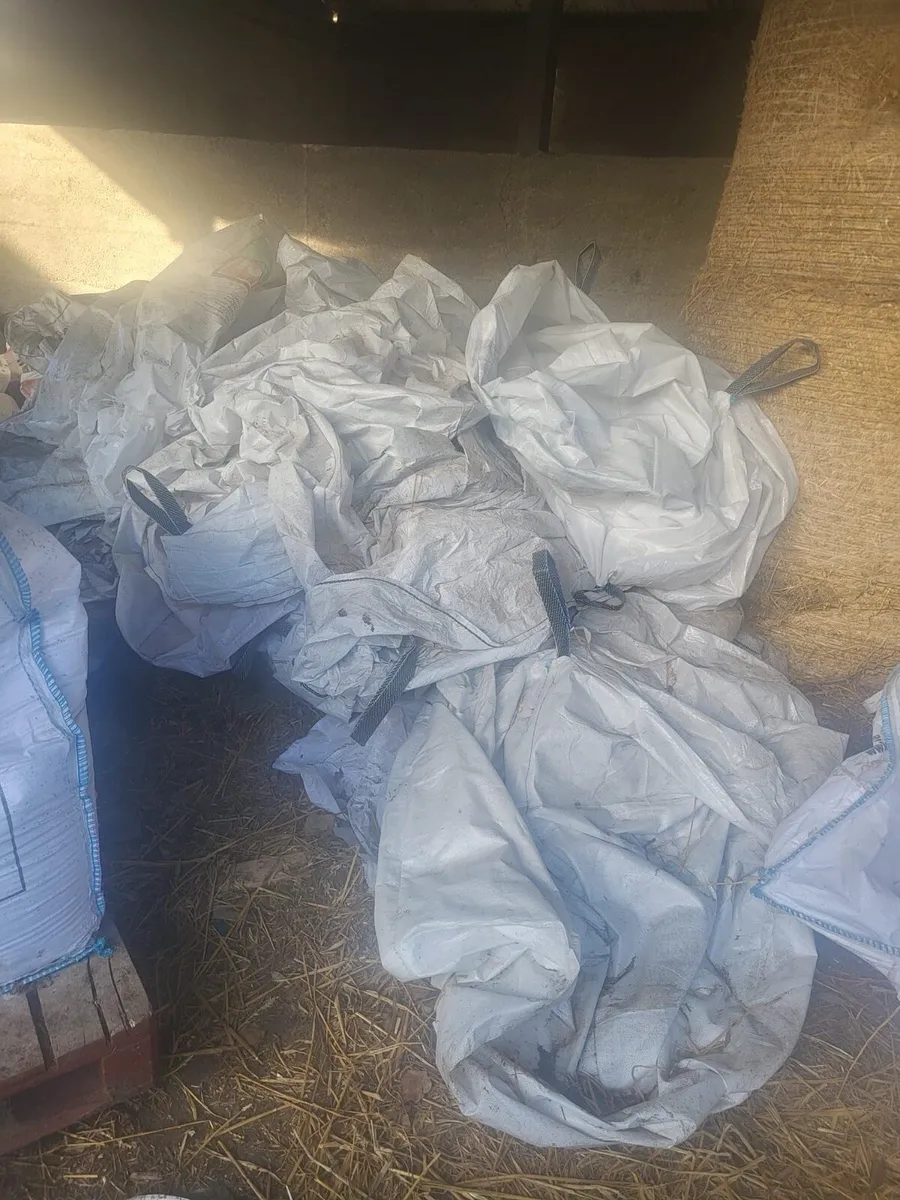 6 blue Barrels and bulk bags for sticks - Image 3