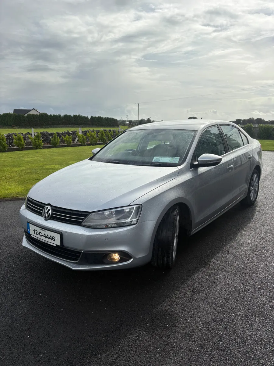 Volkswagen Jetta 2012 - Image 2