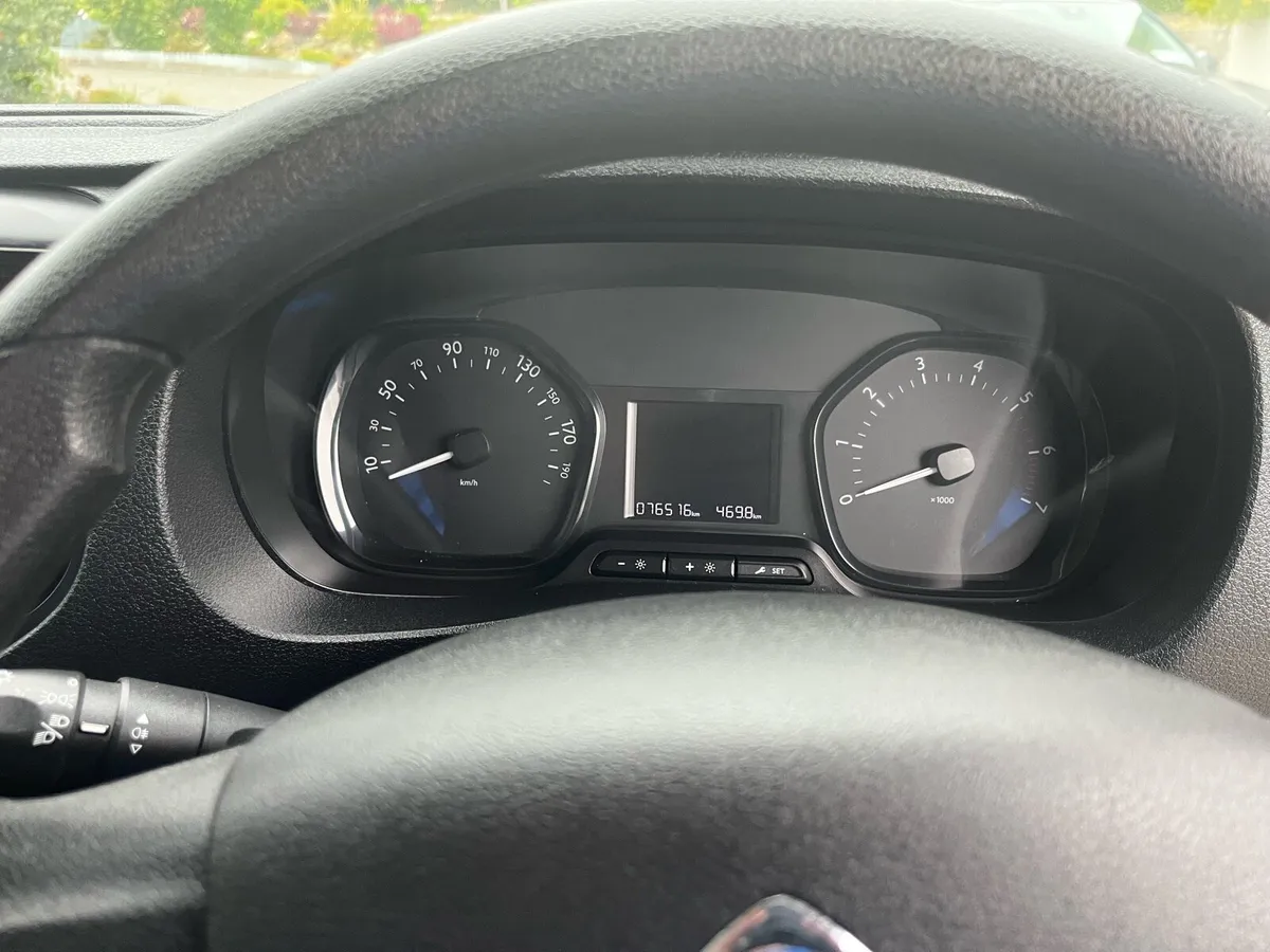 2020 Citroën Dispatch LWB 1.5 BlueHDi100 - Image 2