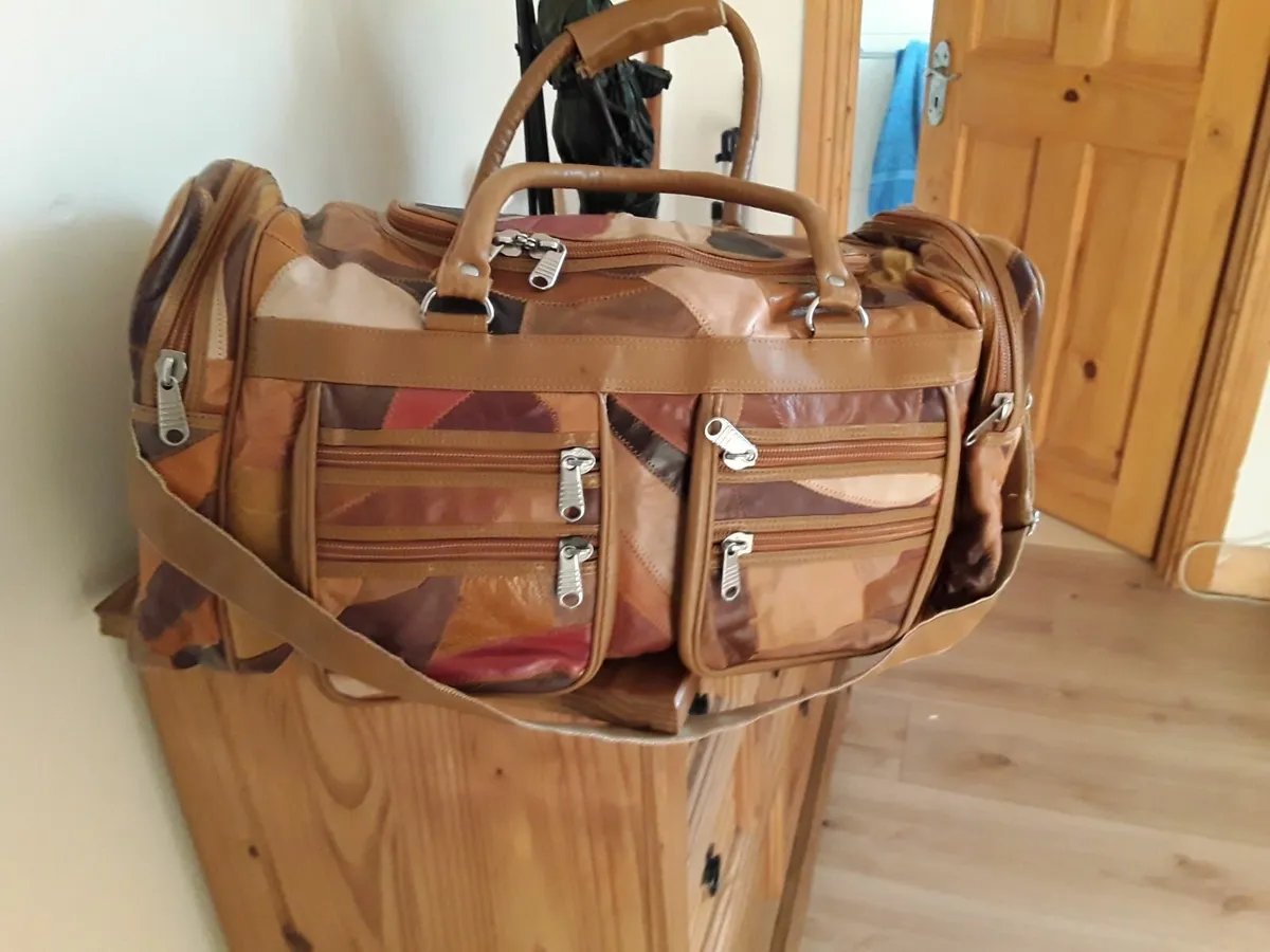 As new beautiful pure leather patchwood travel bag - Image 1