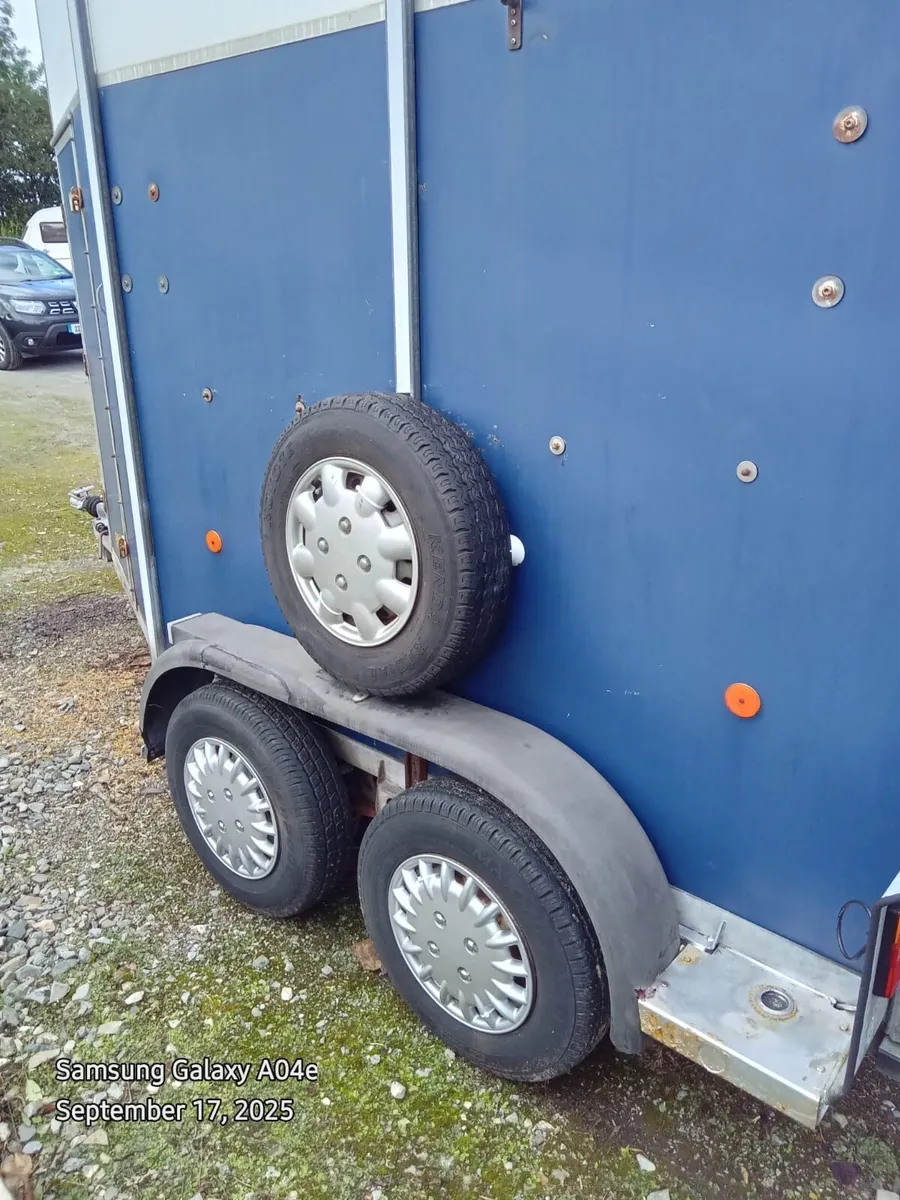 505 Horse box - Image 2