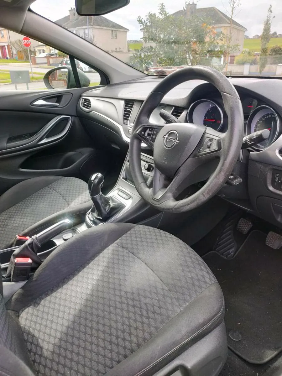 Opel Astra 2017 - Image 4