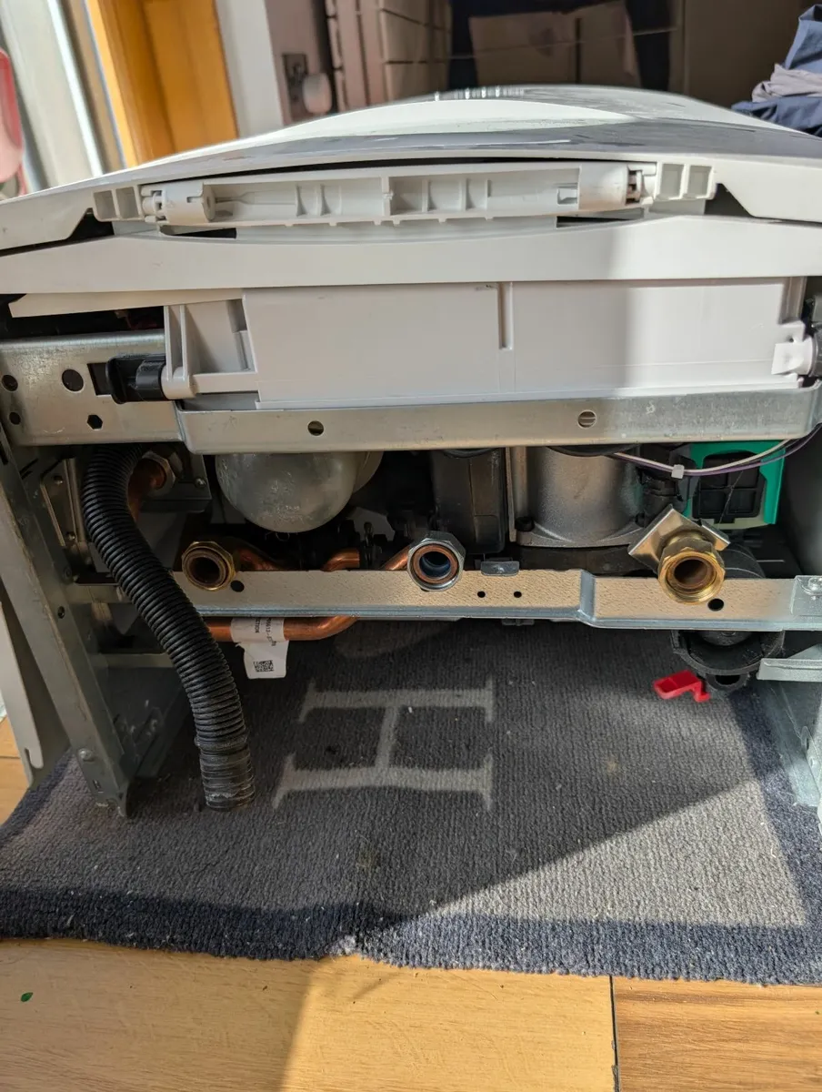 Gas Boiler (Worchester Bosch Greenstar 30CDi) - Image 3