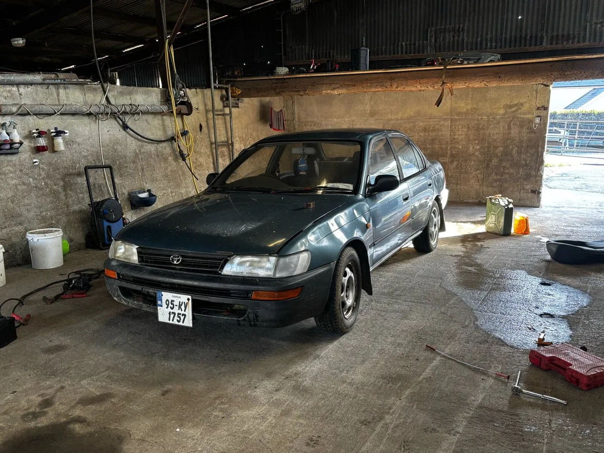 1995 e10 Corolla xli for parts/ breaking - Image 1