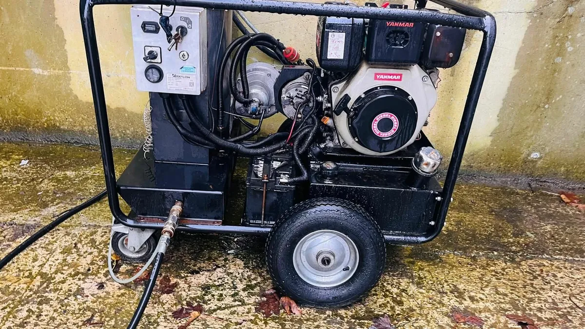 Maxflow Diesel Hot/Cold pressure steam washer - Image 1