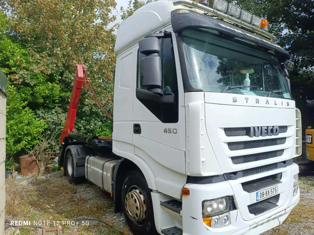 Iveco 450 skip lorry - Image 1