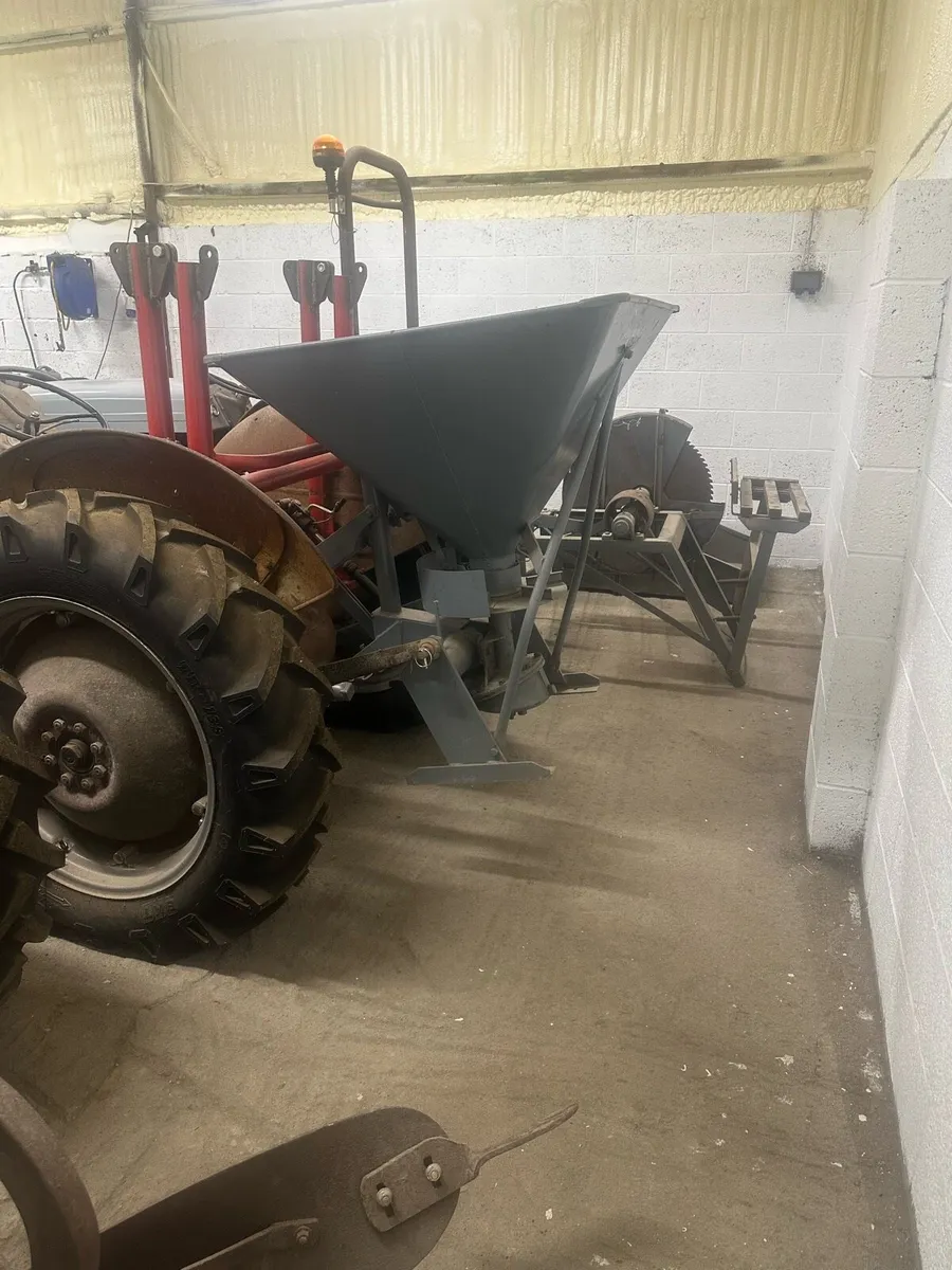 ferguson plough and spreader - Image 1