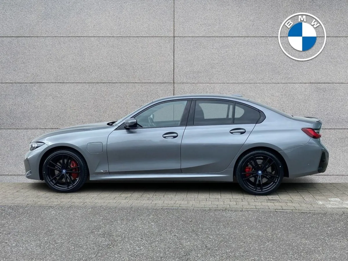 BMW 3 Series 330e Xdrive M Sport Saloon - Image 4