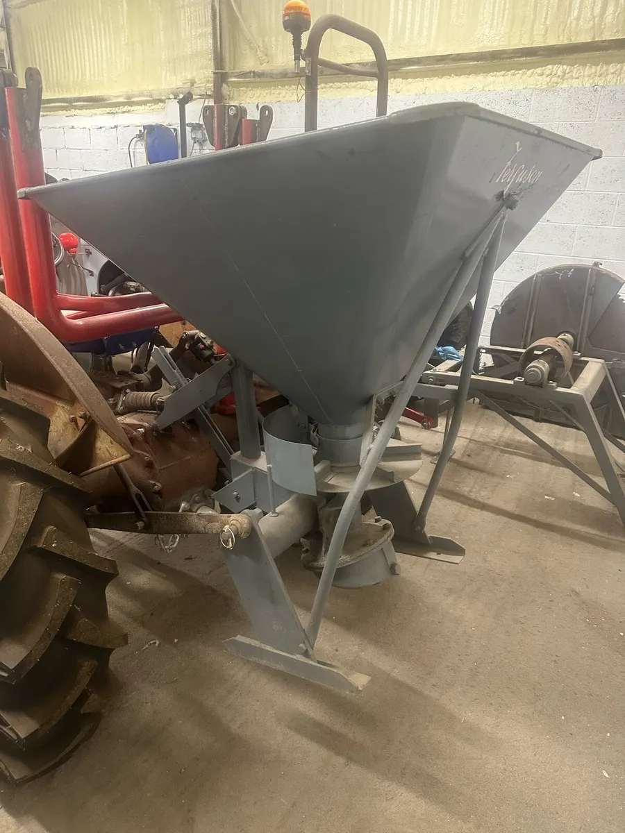 ferguson plough and spreader - Image 2