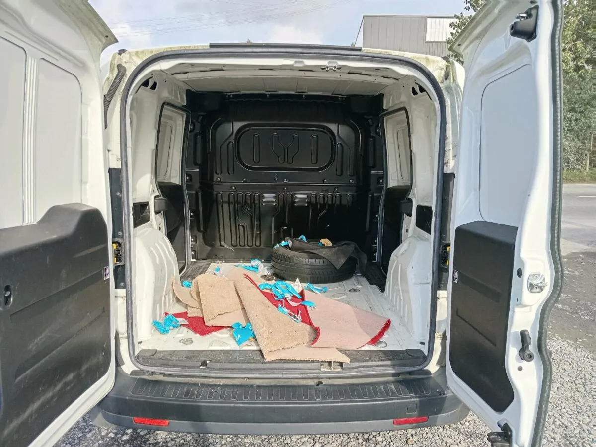 2017 opel combo 93km - Image 4