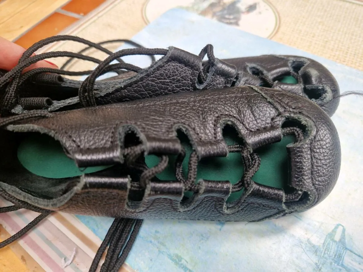 Irish dancing size 11 - Image 1