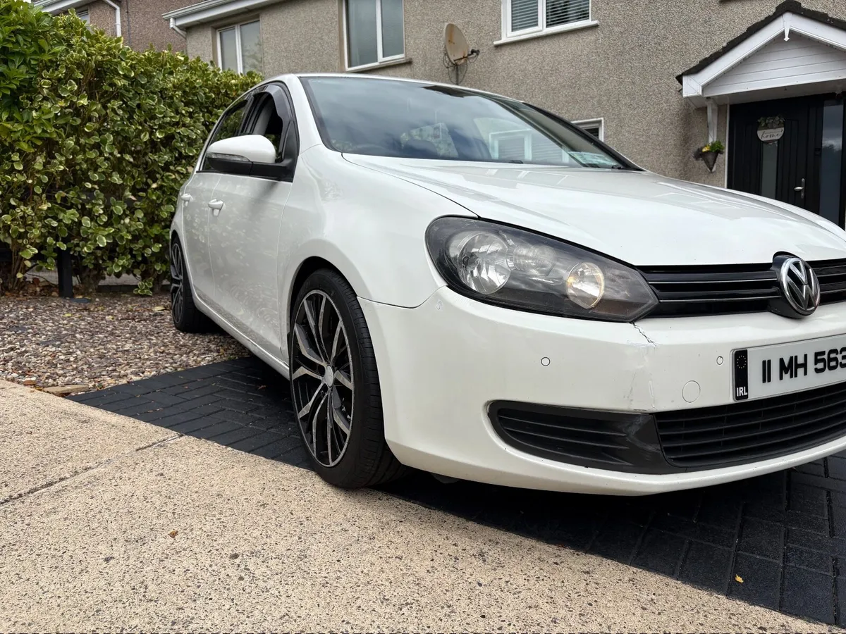 Volkswagen Golf 2011 - Image 2