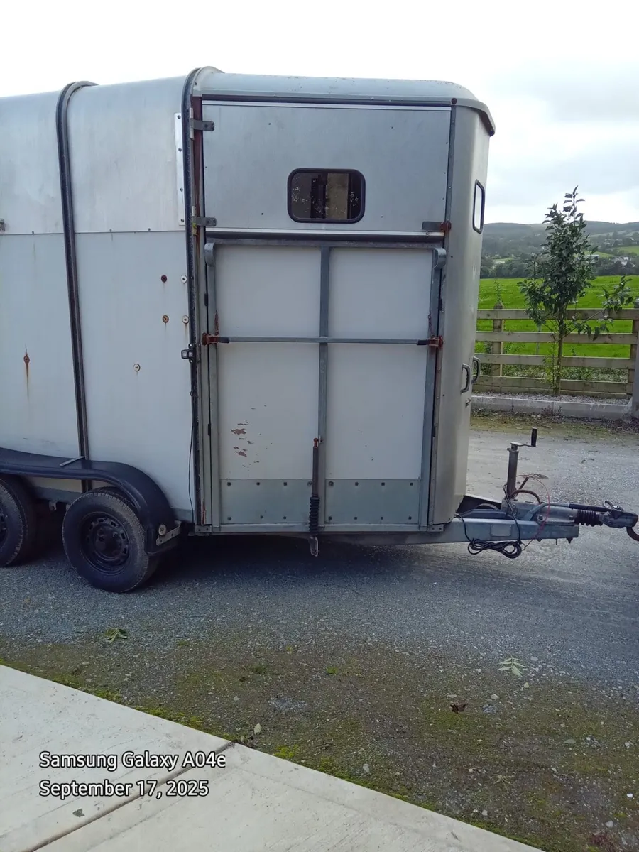 510 Horse box - Image 2