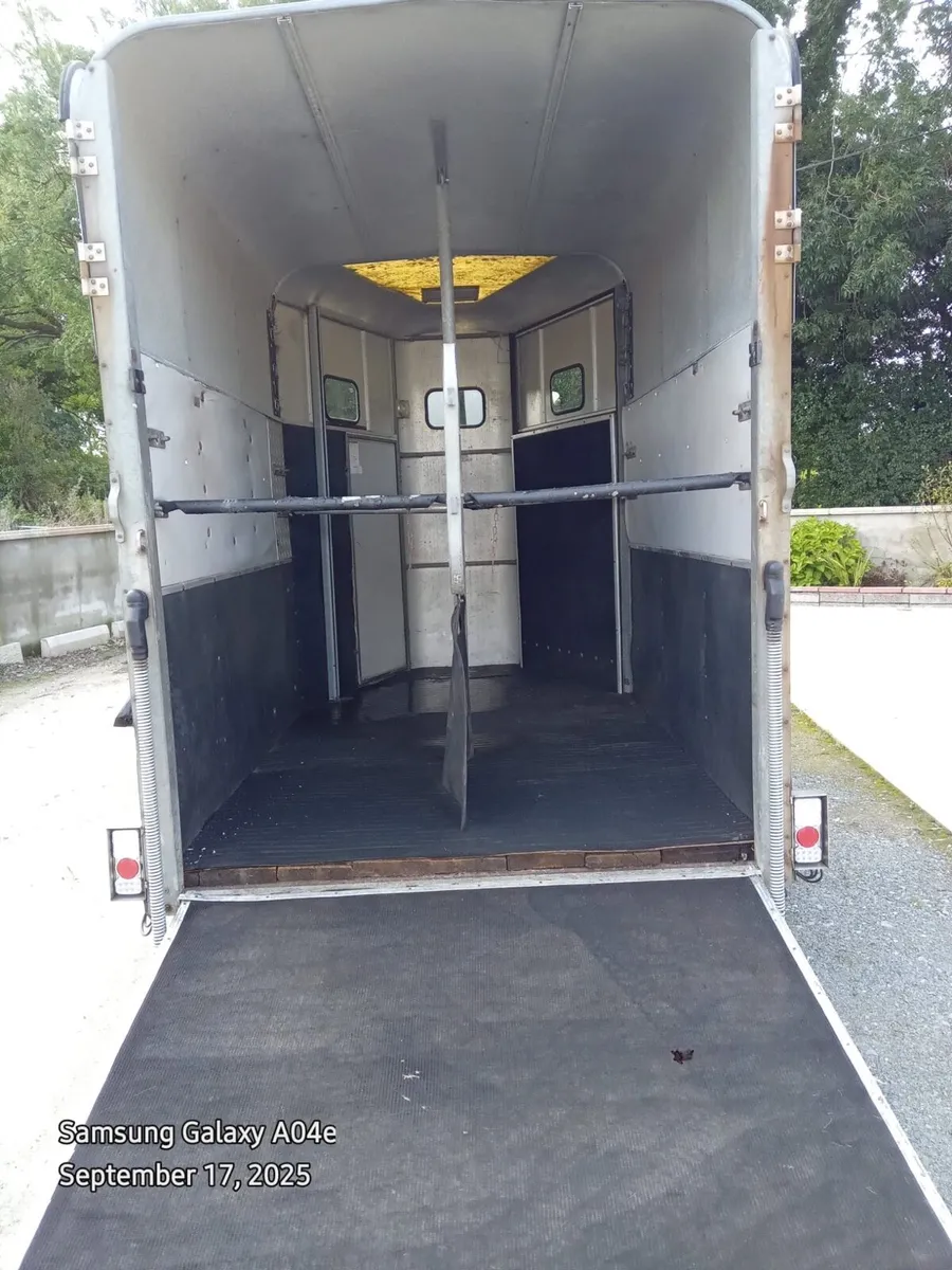 510 Horse box - Image 4
