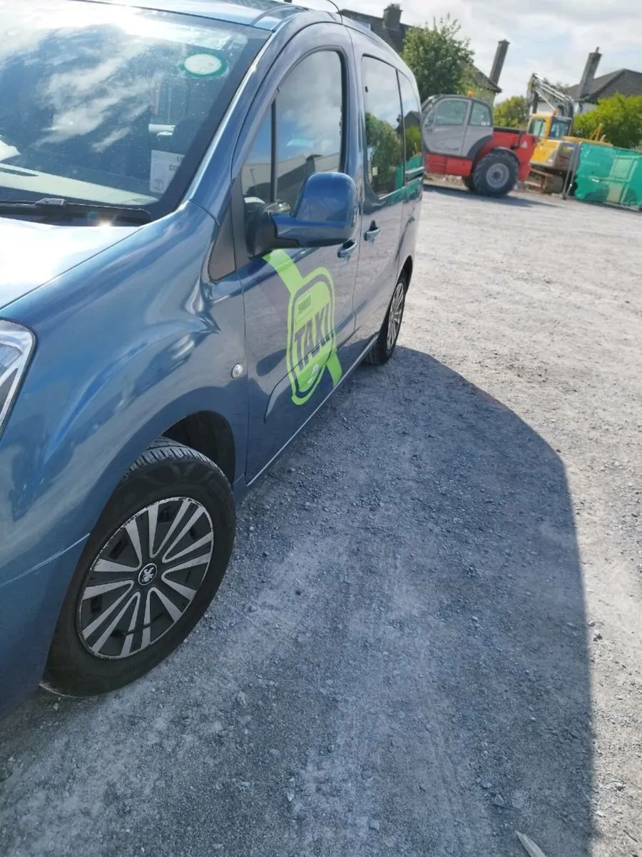 Taxi for sale or rent - Image 2