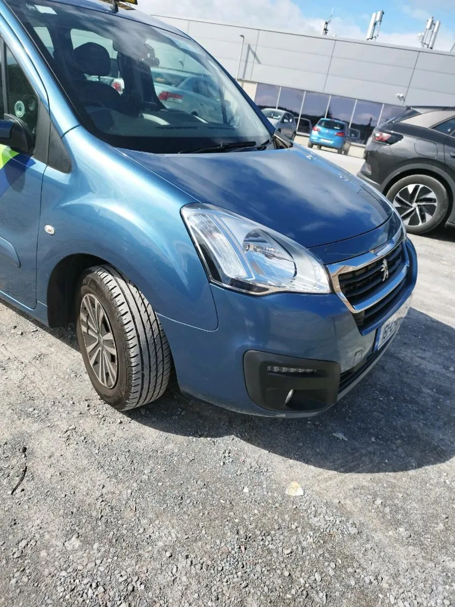 Taxi for sale or rent - Image 3