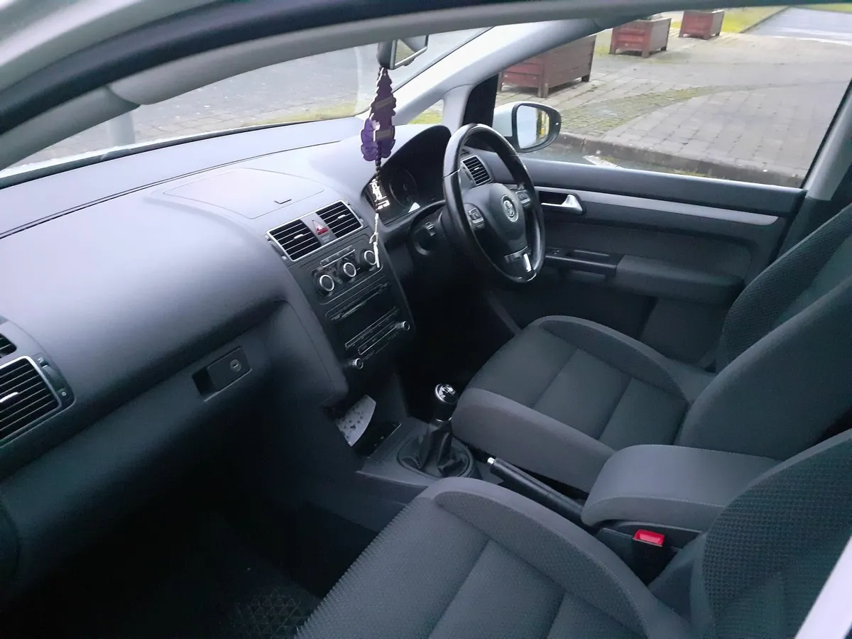 Volkswagen Touran 2013,  7 seater - Image 3