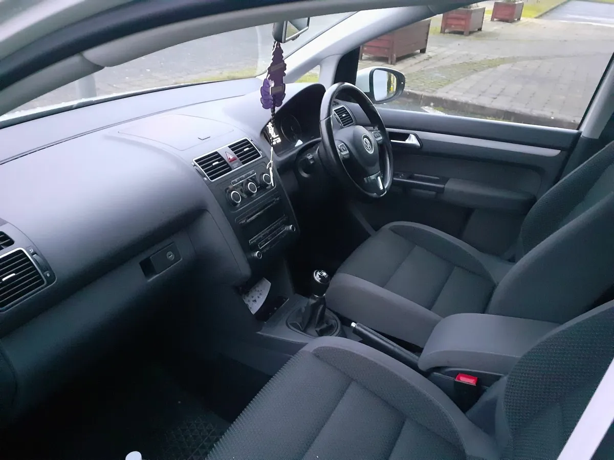 Volkswagen Touran 2013,  7 seater - Image 4