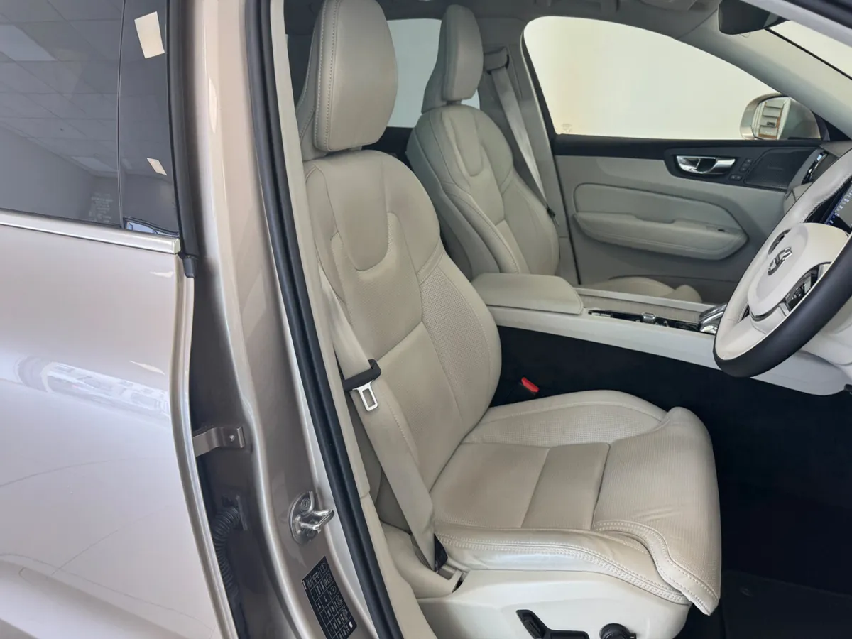 Volvo XC60 2023 - Image 3