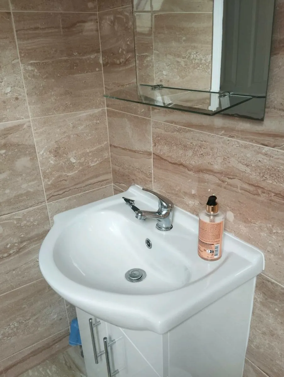 Shower screen and bath panel - Image 2