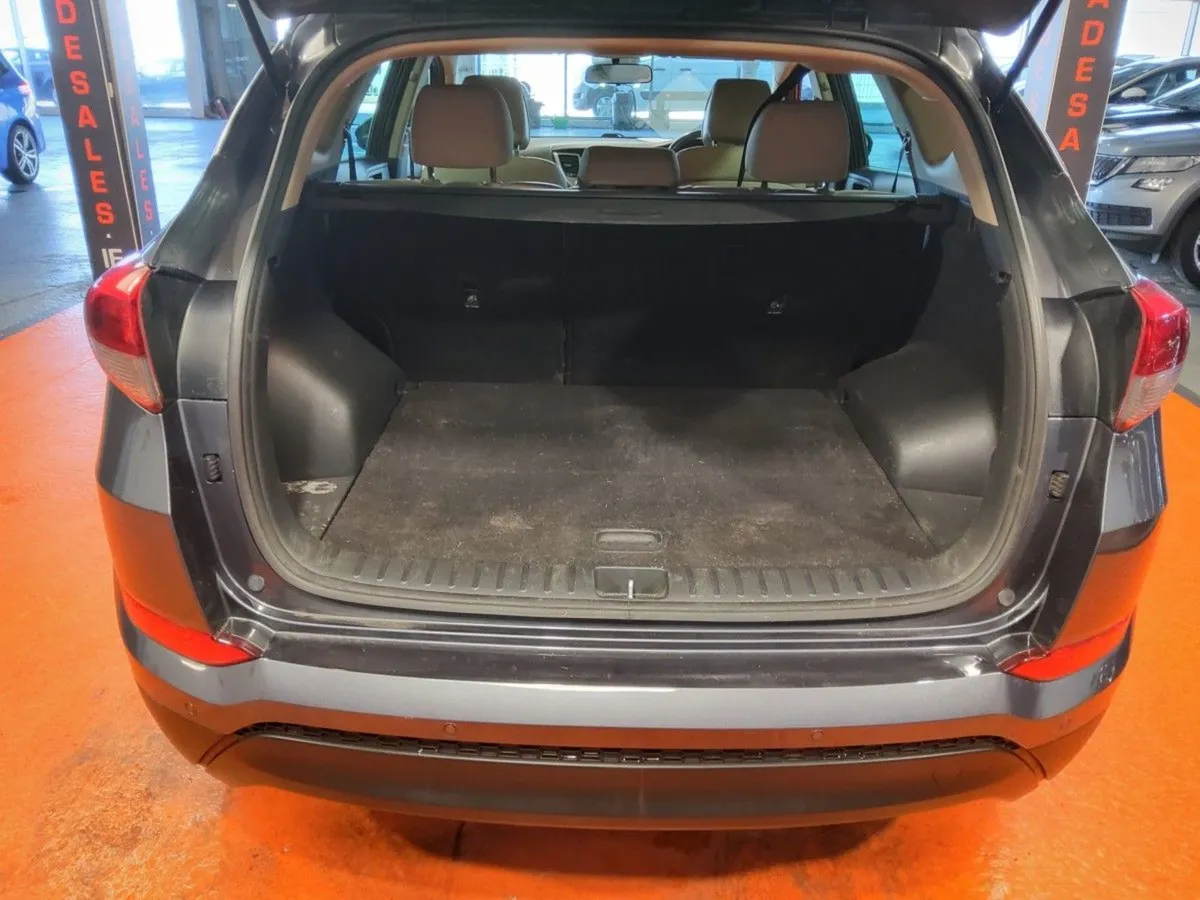 Hyundai Tucson 1.7 D Executive SE - Image 4