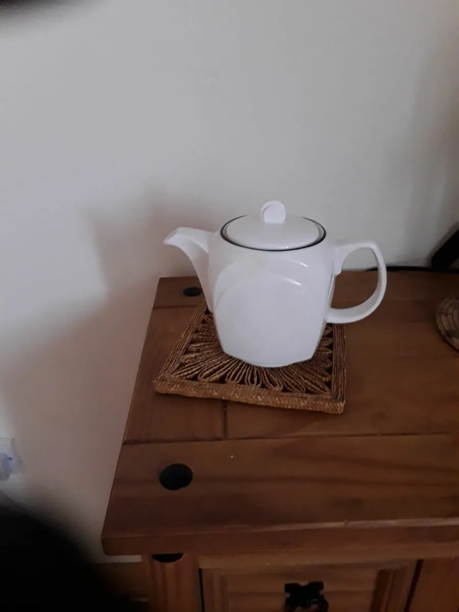 Brand new heavy ceramic large teapot - Image 1
