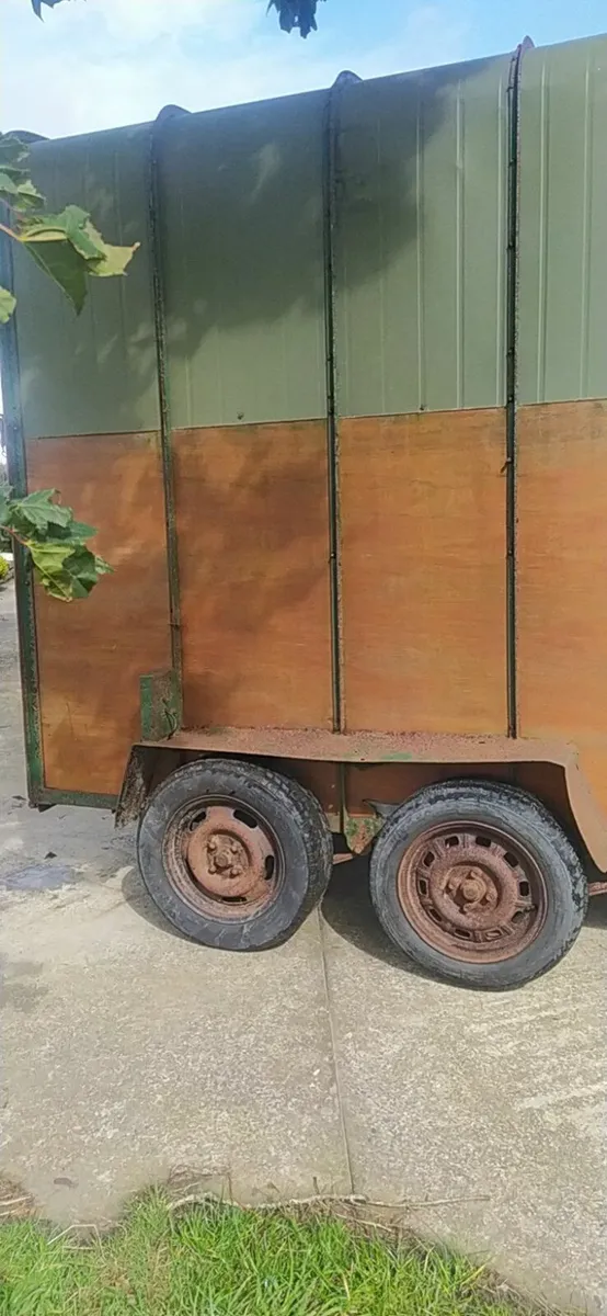 Horse box - Image 2