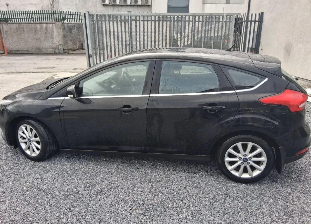 2016 Ford Focus Titanium - Image 3