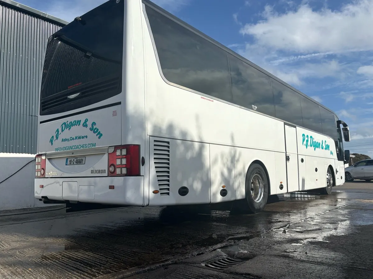 55 seats 2010 Vanhool ready to work - Image 2