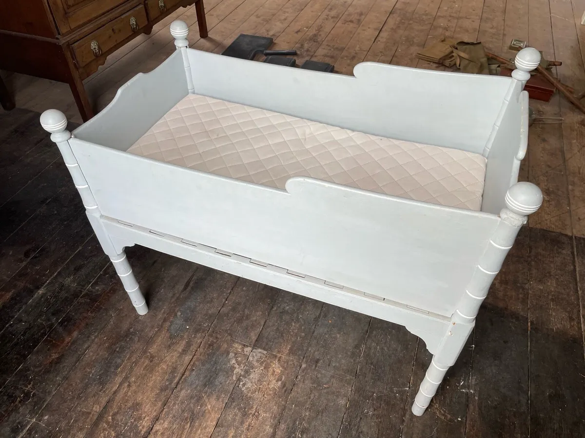 Baby cot - Image 1