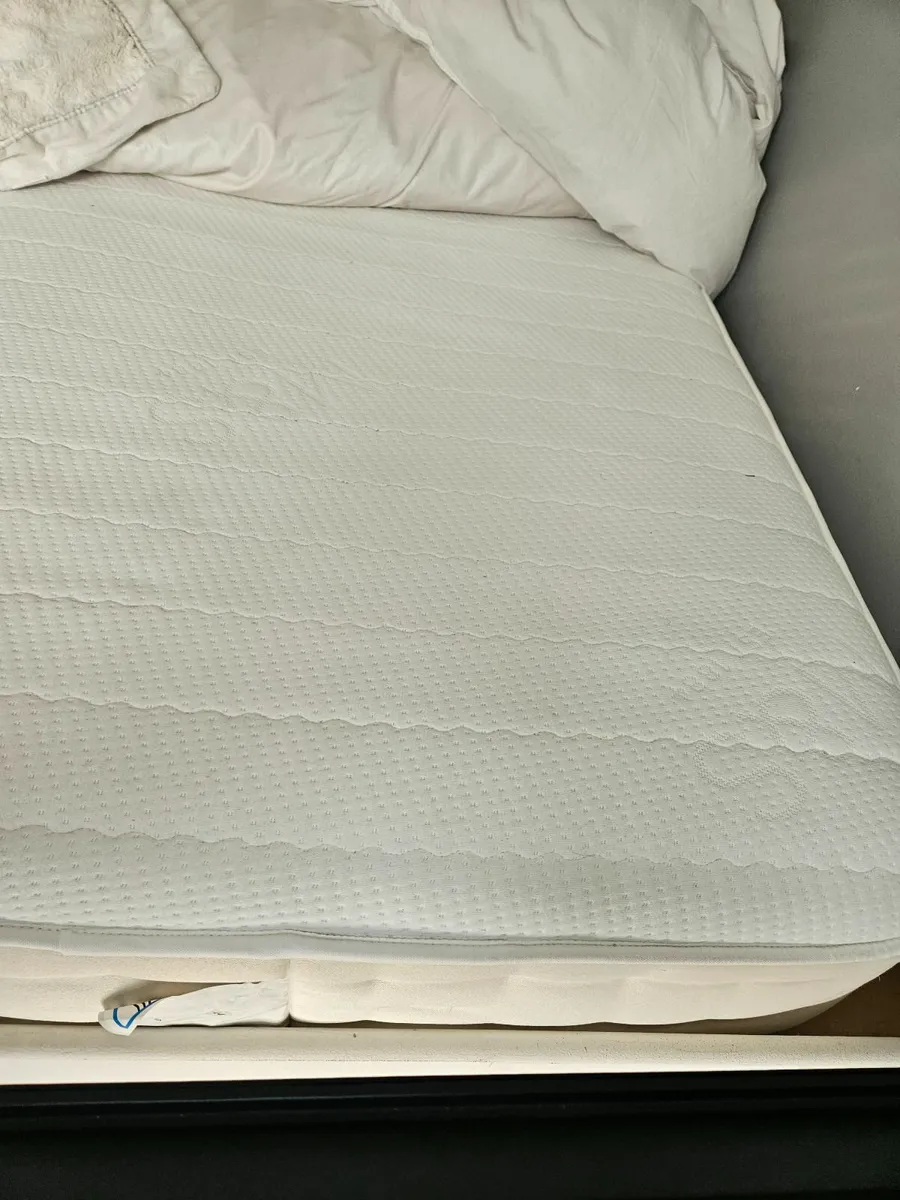 Mattress (Single) + 2 waterproof protectors - Image 1