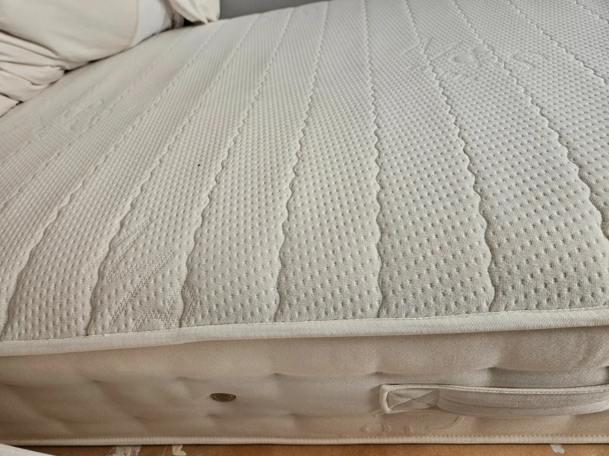 Mattress (Single) + 2 waterproof protectors - Image 2