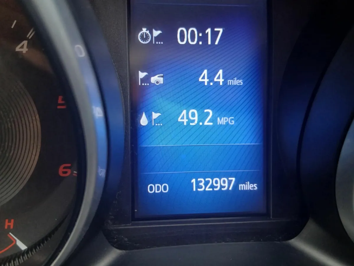 Toyota Avensis 2017 - Image 4