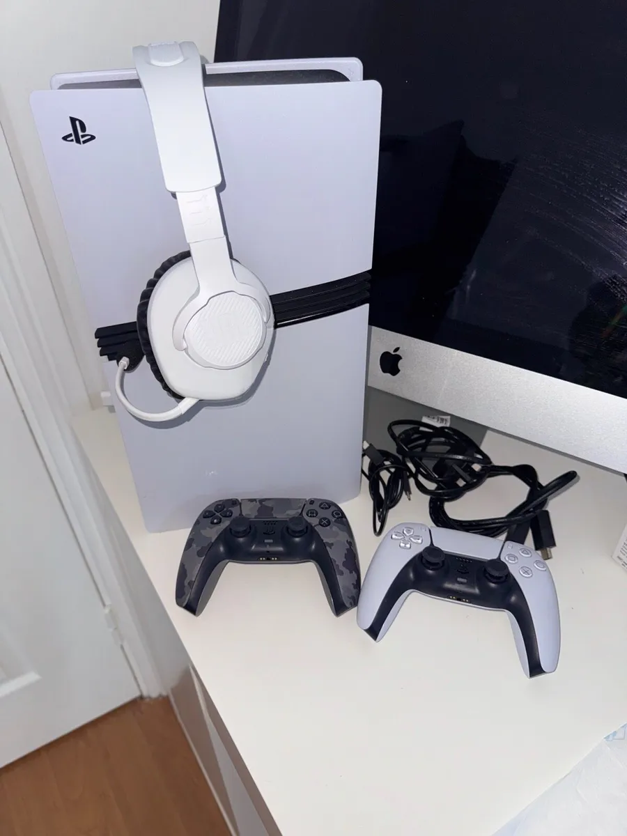 PlayStation 5 Pro 2 Tb Like new 2025 - Image 1
