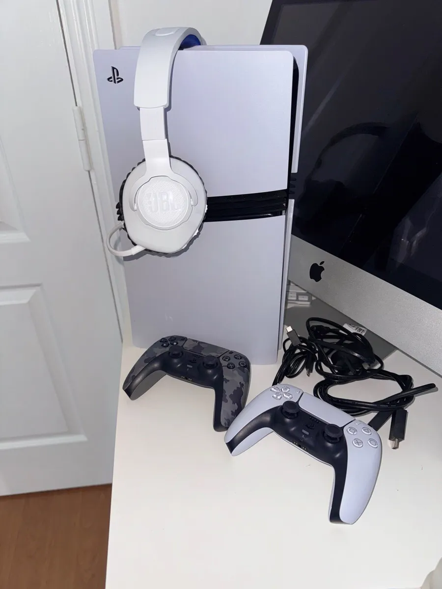 PlayStation 5 Pro 2 Tb Like new 2025 - Image 2