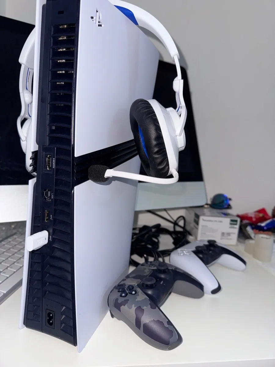 PlayStation 5 Pro 2 Tb Like new 2025 - Image 3