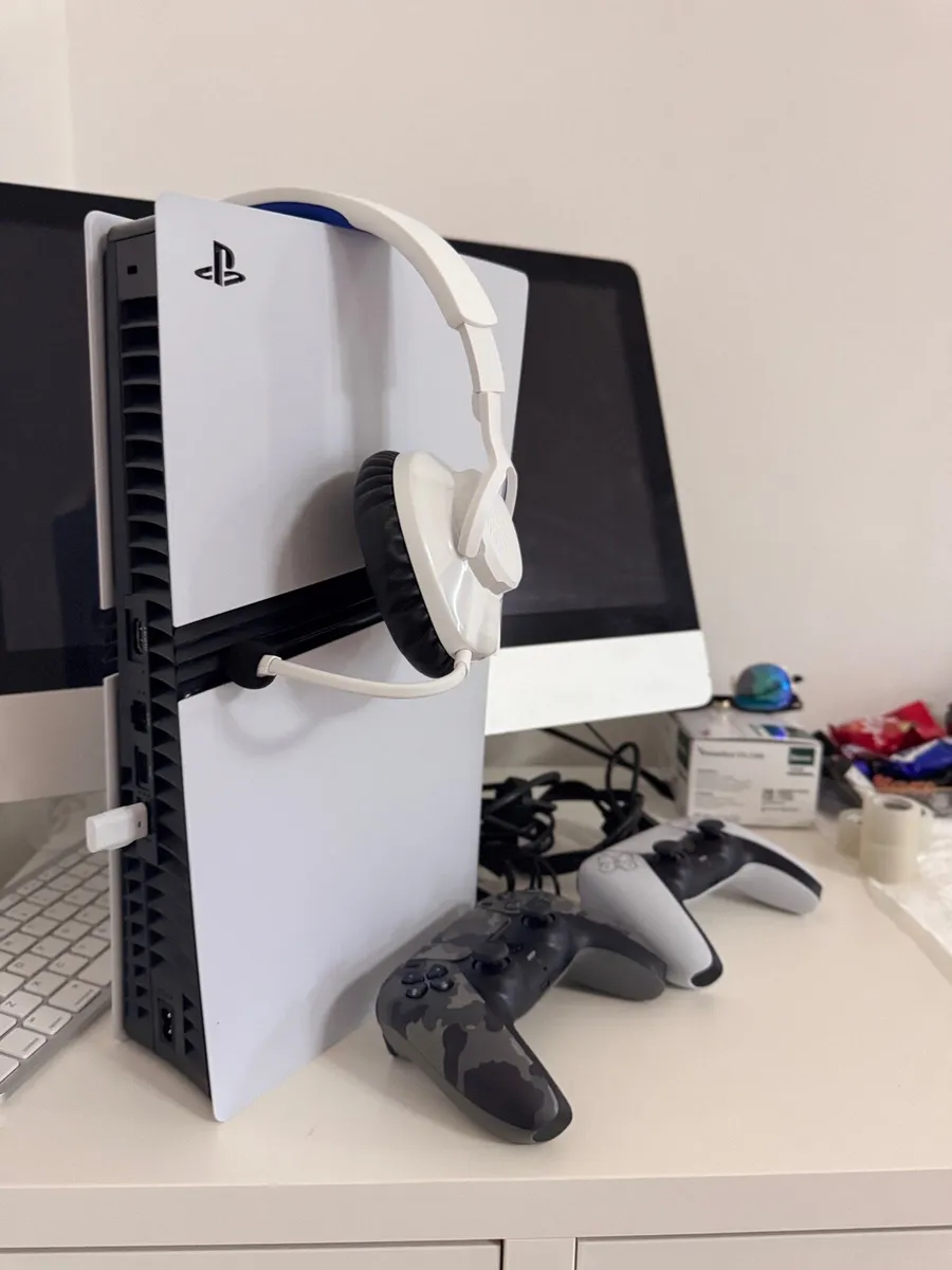PlayStation 5 Pro 2 Tb Like new 2025 - Image 4