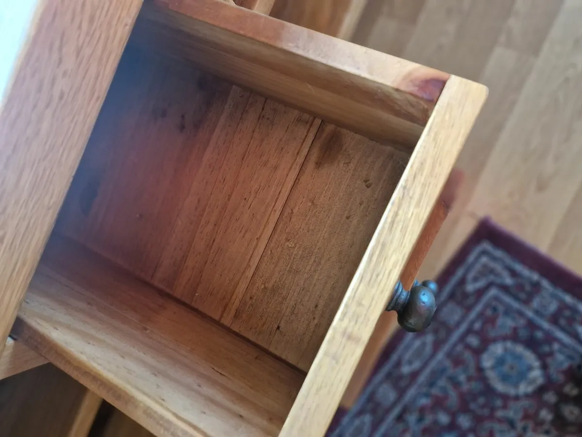 T V stand ,solid oak, perfect condition - Image 4