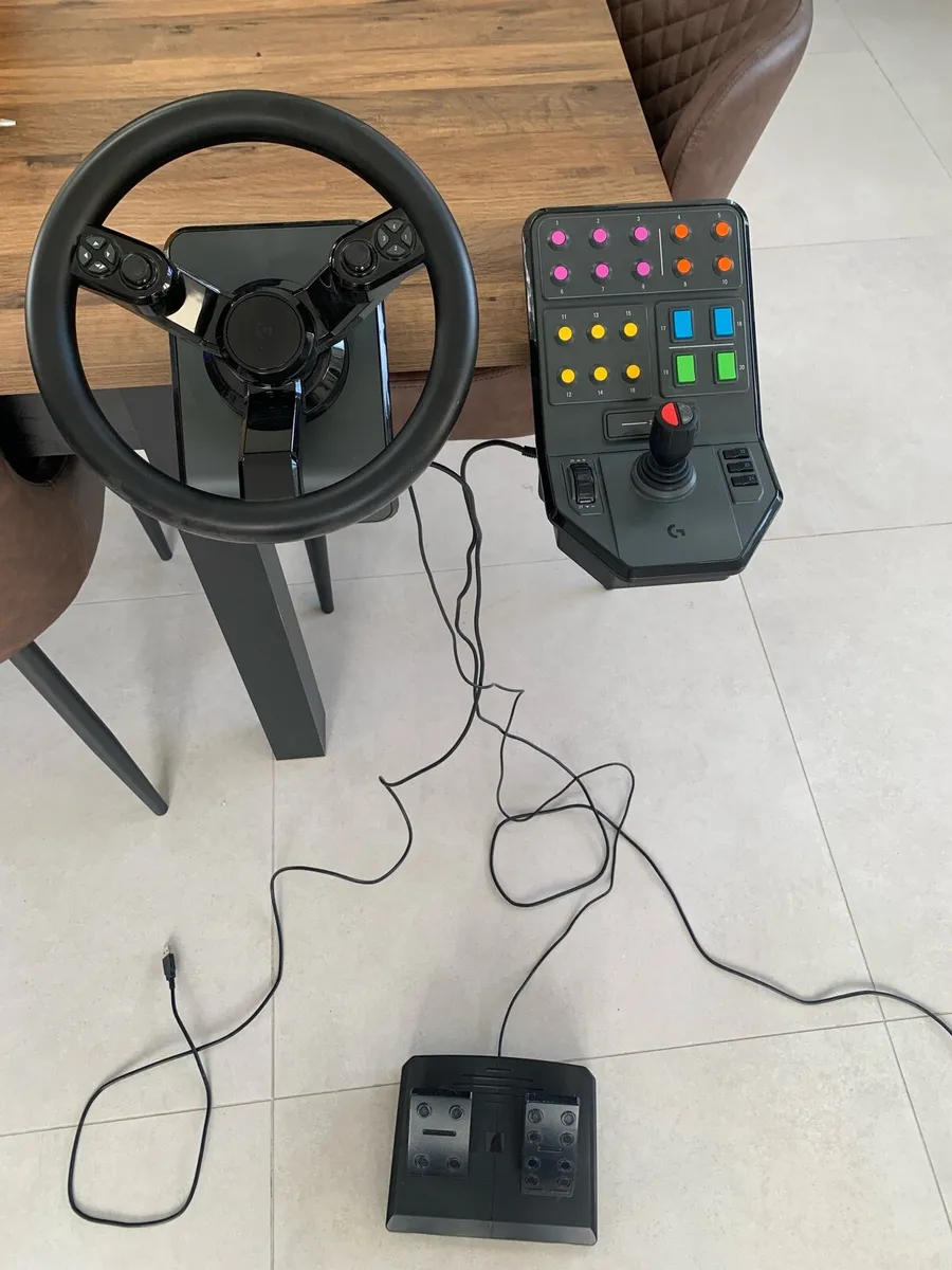 Logitech heavy equipment bundle - Image 1