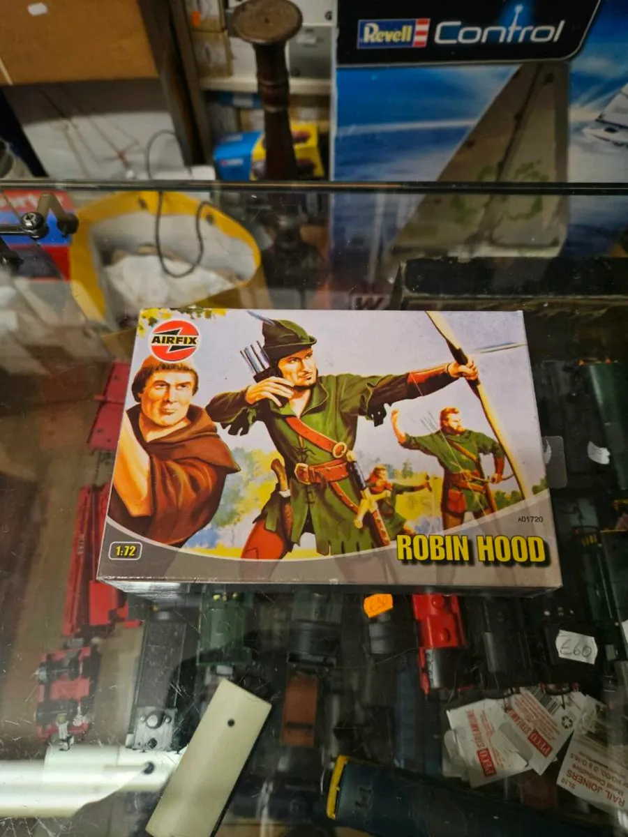 Airfix Robin Hood Figures - Image 1